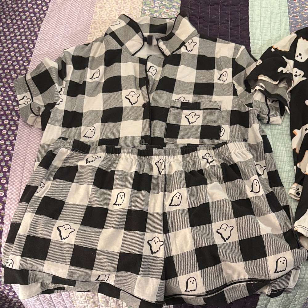 🤑Hot Topic Black and White Ghost Pajama Set